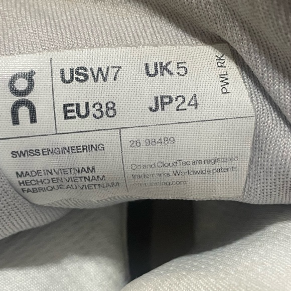 On Running Cloudnova White Limelight - Picture 6 of 9